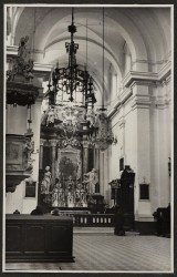 Ołtarz główny w kościele