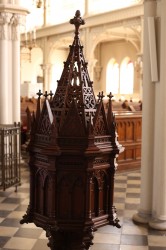 Drewniana chrzcielnica z 1880