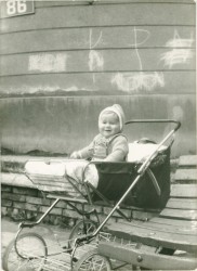 Dziecko w wózku w