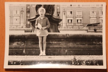 Przed kinem Muranów