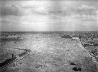 Wiosna 1945. Panorama gruzów