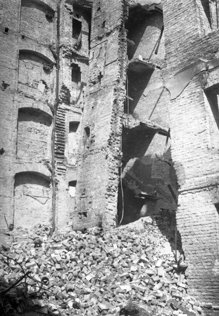 Wiosna 1945 roku. Ruiny 